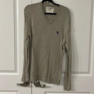 Lightly worn Abercrombie & Fitch sweater vneck size L